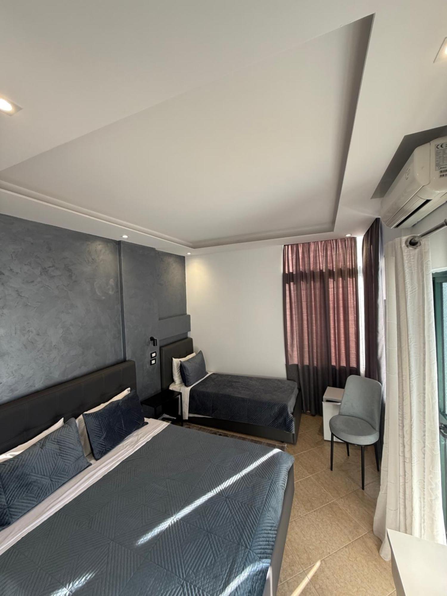 Hotel Riviera *